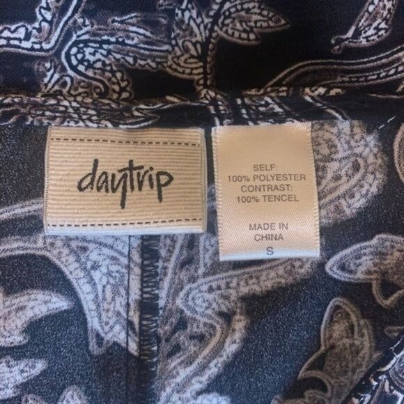 Daytrip Womens Paisley Black Zip Front Drawstring Blouse Size S Relaxed Fit - Picture 6 of 7